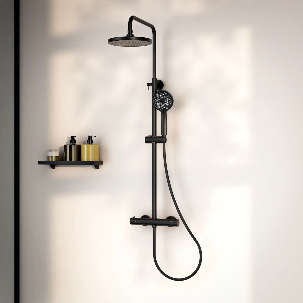 Regnbruser Elin - Mat sort med termostatarmatur - 22 cm