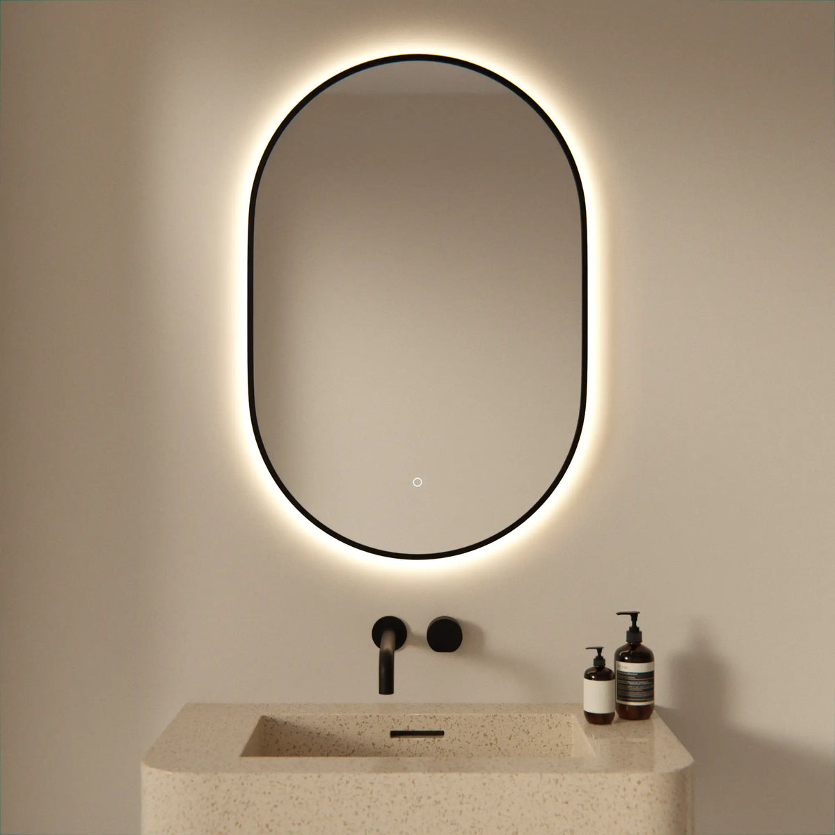 Badeværelsesspejl – 90x60cm – Ovalt – Sort Ramme
