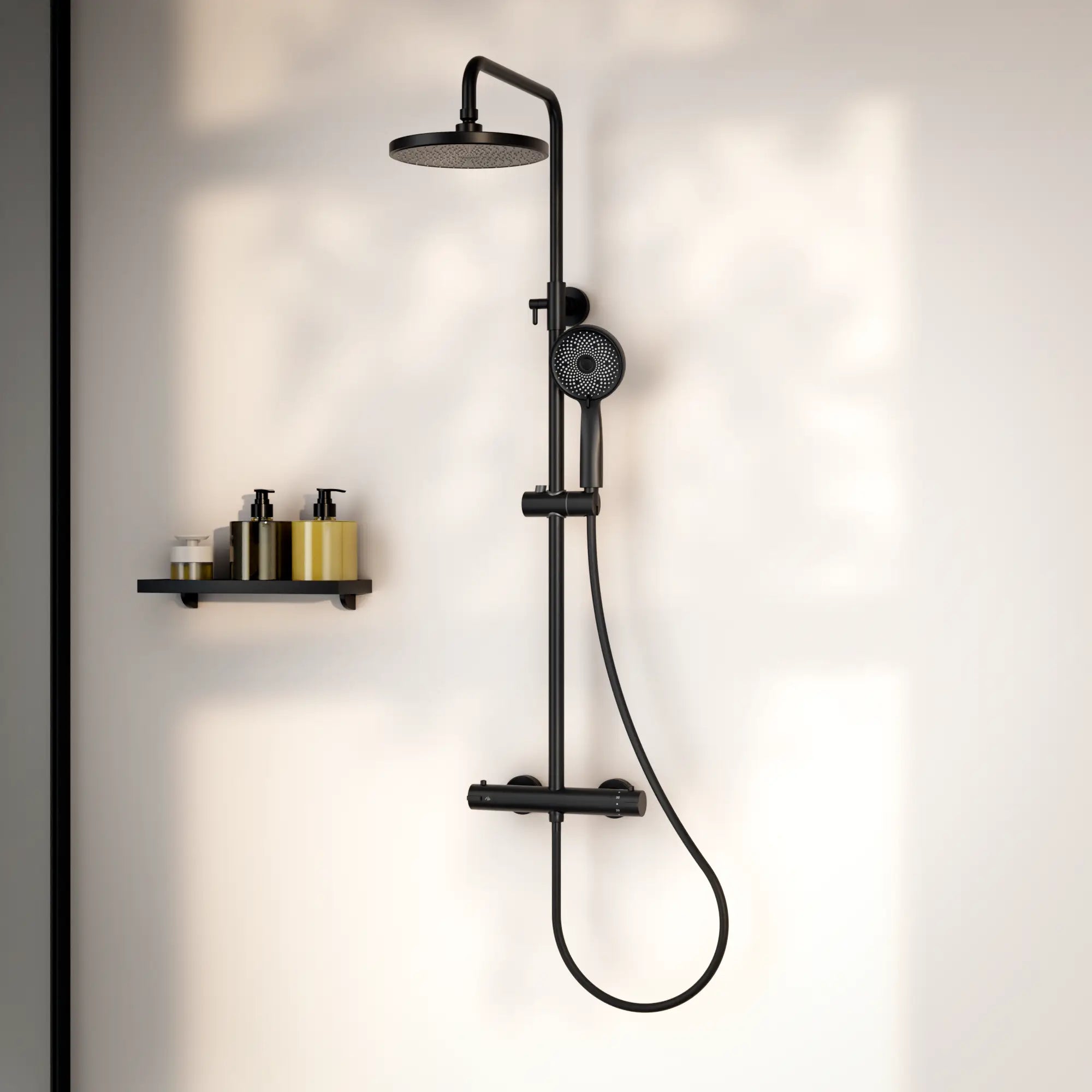 Regnbruser Elin - Mat sort med termostatarmatur - 22 cm - Forudbestil