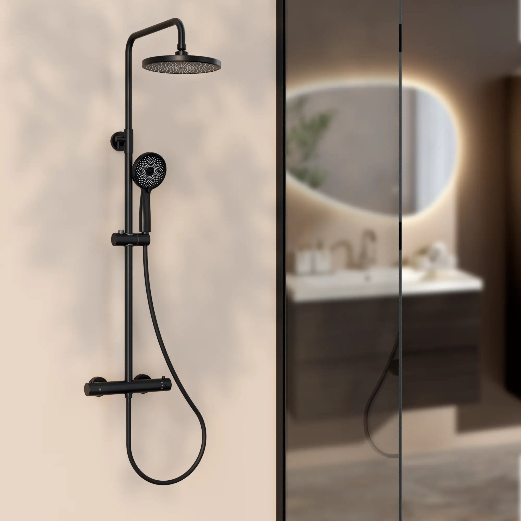 Regnbruser Elin - Mat sort med termostatarmatur - 22 cm - Forudbestil