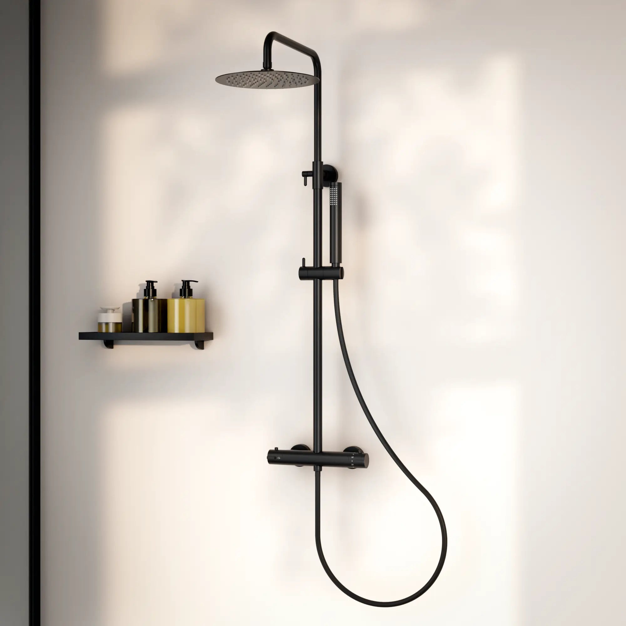 Regnbruser Valo - Mat sort med termostatarmatur - 25 cm - Forudbestil