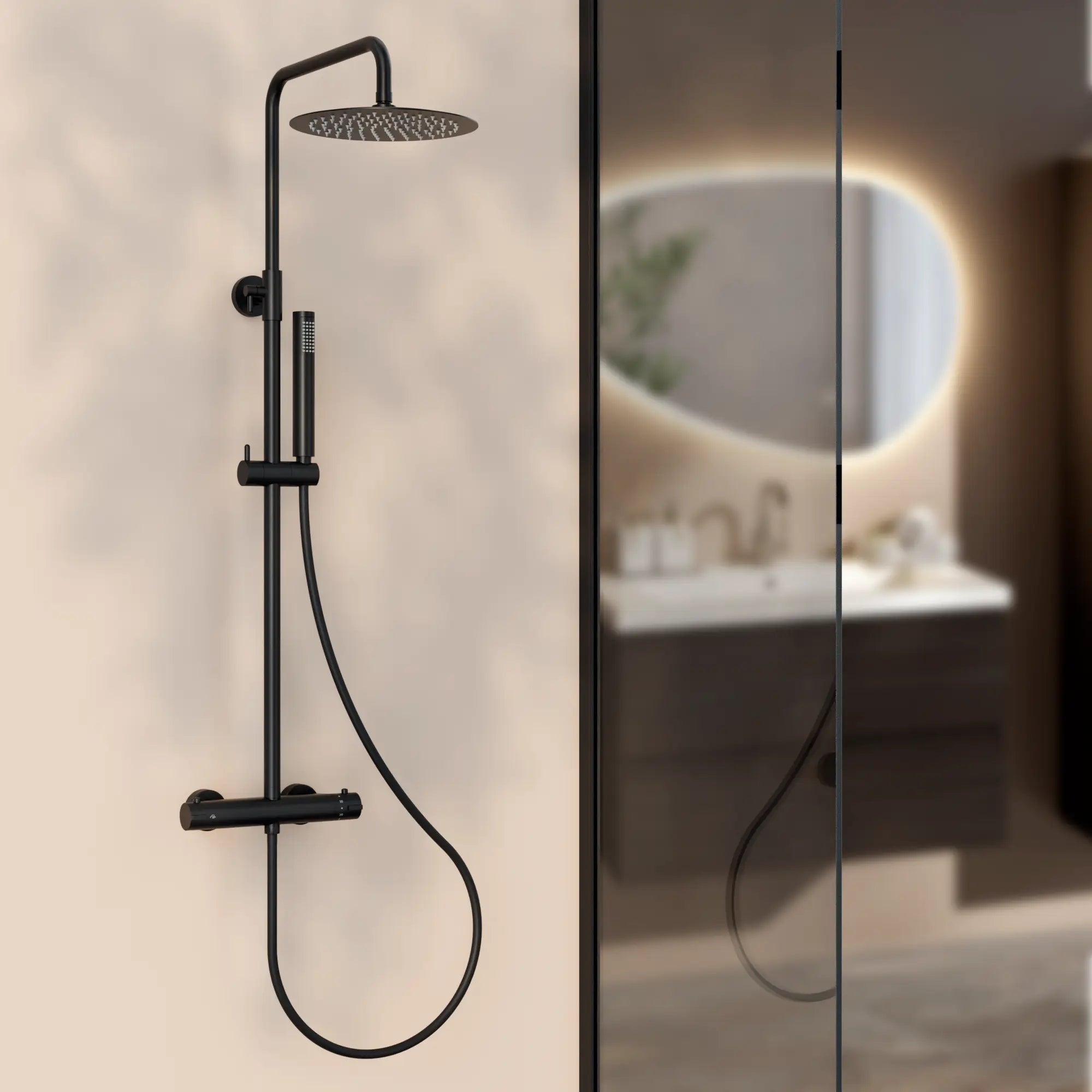 Regnbruser Valo - Mat sort med termostatarmatur - 25 cm - Forudbestil
