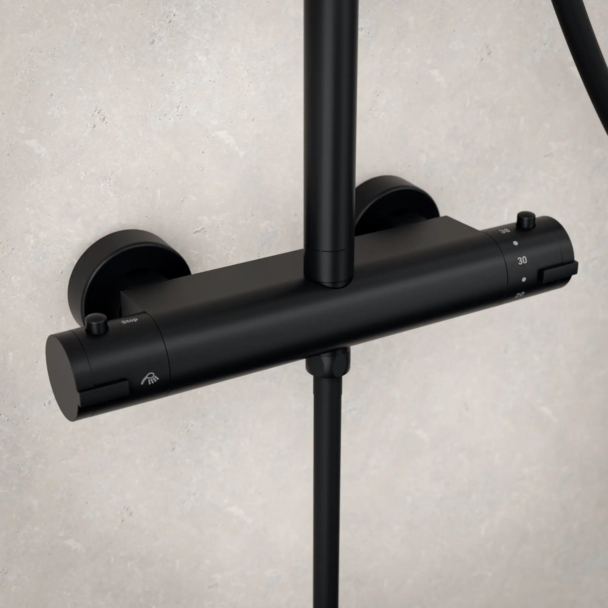 Regnbruser Valo - Mat sort med termostatarmatur - 25 cm - Forudbestil